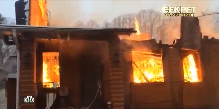 Николай Бандурин впервые показал новый дом, который построил на месте сгоревшего коттеджа