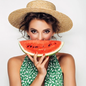6 продуктов, которые опасно употреблять в жару (и почему)
