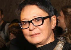 Ирина Хакамада проводит время в ночном клубе