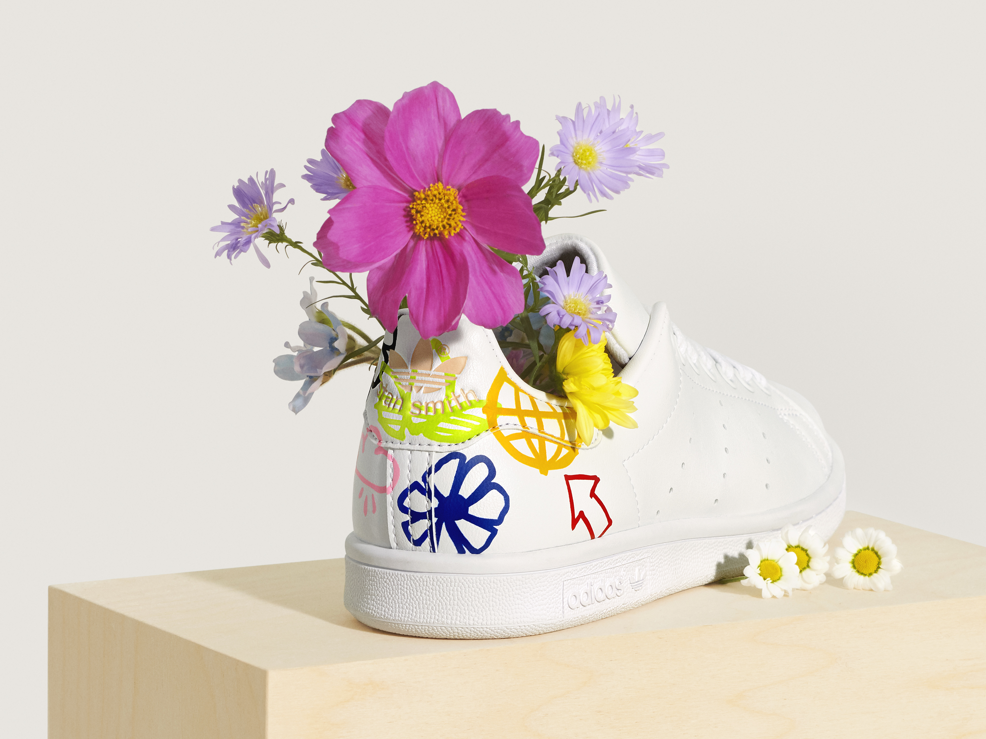 Smith forever. Адидас экология. Stan Smith красные end Plastic waste.