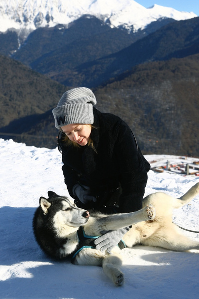 Как научиться кататься на лыжах: актрисы сериалов отправились в горы