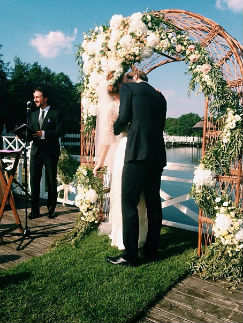 Младшая сестра невесты выложила фото со свадьбы