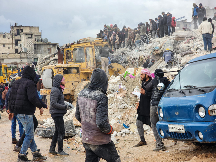 Прощаются и не надеются на спасение: люди в Турции отправляют из-под завалов последние видео