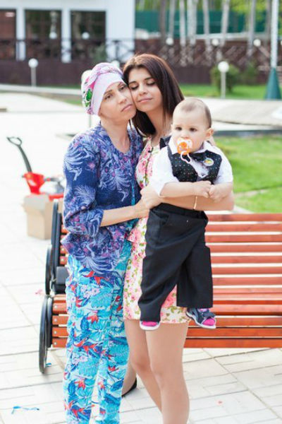 По словам Алианы Гобозовой, ее маму спасают счастливые минуты, проведенные с семьей
