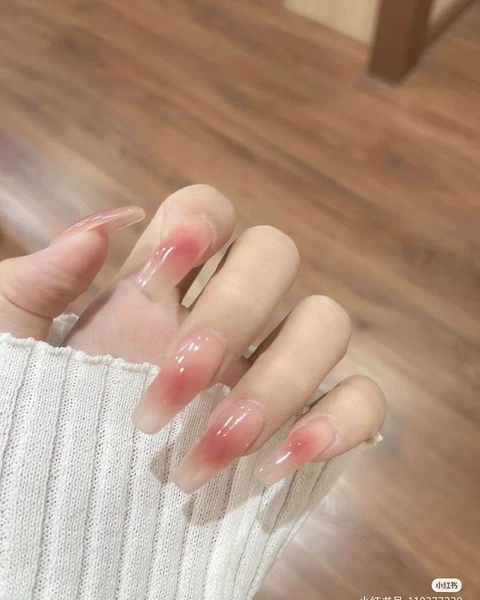 Jelly nails: 20 идей трендового прозрачного маникюра