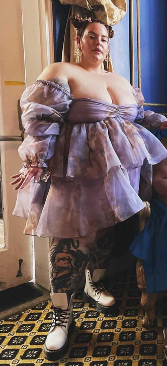 Как выглядит одно и то же облегающее платье на 155-килограммовой Тесс Холлидей и на модели