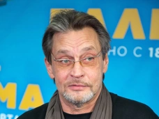 Улетевший на Кипр Александр Домогаров: «Не уверен, что мне стоит возвращаться в Москву из-за ситуации в театре»