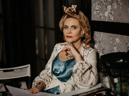 Алена Яковлева о романе с 27-летней разницей в возрасте, амплуа бабушки и будущем российского театра