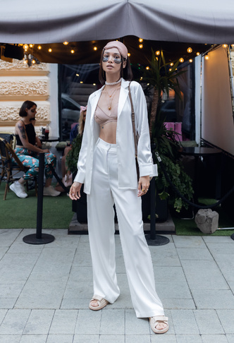 Маша Пак выгуляла стильный пижамный лук на вечеринке 7DAYS в Klava Bar