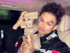 Моргенштерн подарил юноше инвалиду коляску, на которой приезжал на премию МУЗ-ТВ