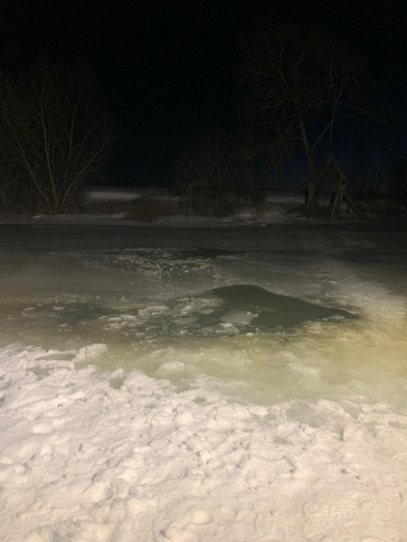 Смерть во время прогулки: два школьника утонули, провалившись под лед в Калужской области