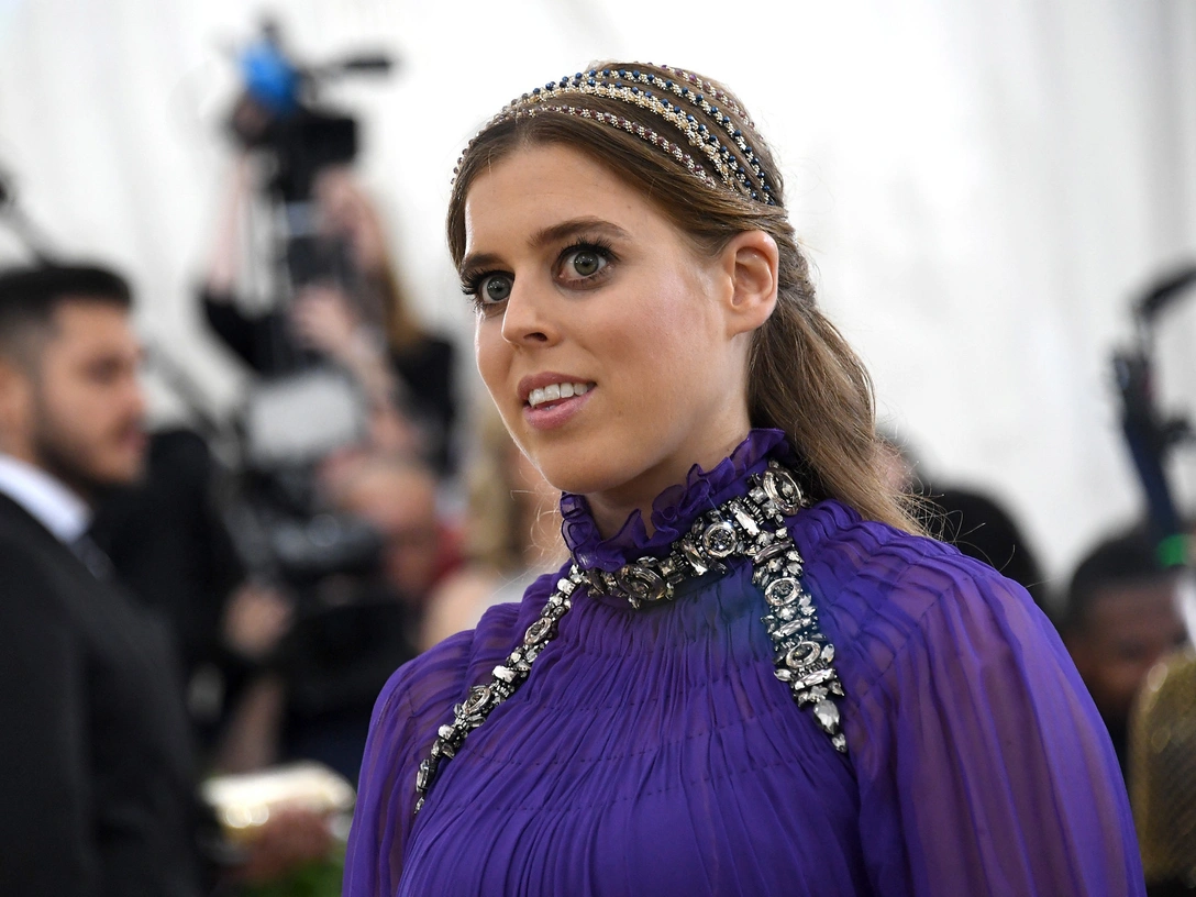 Принцесса Беатрис на Met Gala, Нью-Йорк, 7 мая 2018 | marieclaire.ru