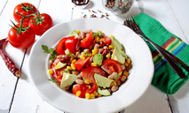 Мексиканский салат с авокадо и фасолью 