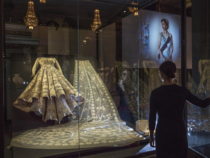 Внутри королевского шкафа: как создается и где хранится одежда Елизаветы II