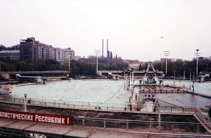 Бассейн «Москва», построенный на месте взорванного храма