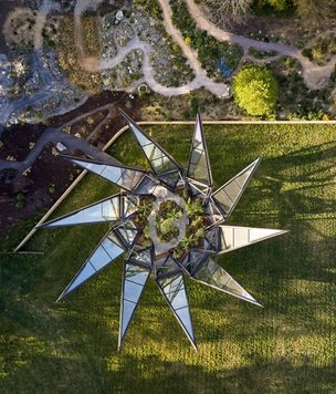 Стеклянный цветок: оранжерея Heatherwick Studio в Великобритании