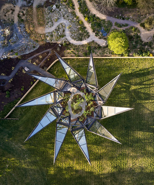 Стеклянный цветок: оранжерея Heatherwick Studio в Великобритании