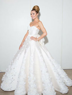Анжелика Агурбаш примерила шикарное свадебное платье в рамках модного показа