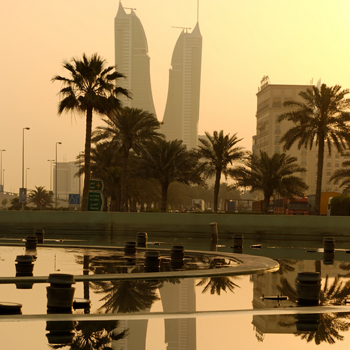Рассвет в городе Манама, расположенном на северном берегу острова Бахрейн в Персидском заливе.