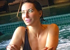 49-летняя Алика Смехова смело позирует в бикини