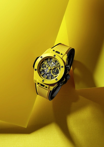 Солнце на запястье: Hublot создал первые в мире часы из керамики желтого цвета | woman.ru