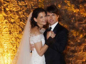 Том Круз (Tom Cruise) и Кэти Холмс (Katie Holmes) разводятся через пять лет после свадьбы.