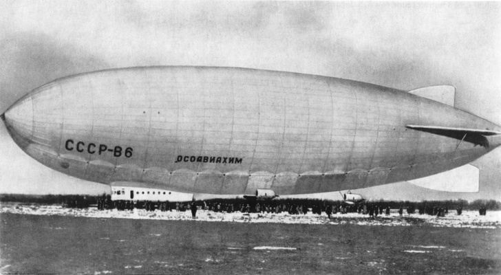 Самый большой советский дирижабль, «СССР В-6». Полужесткая конструкция, длина — 104.5 м, газоемкость оболочки 19 400 кубических метров. Длина кабины 15,1 м, ширина — 1,9 м. Три двигателя «Майбах», по 260 л.с. каждый.