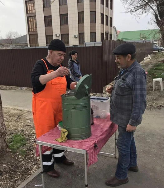 «Так распорядился Бог»: актер, сыгравший Джамшута в «Нашей Russia», показал условия, в которых живет в приюте