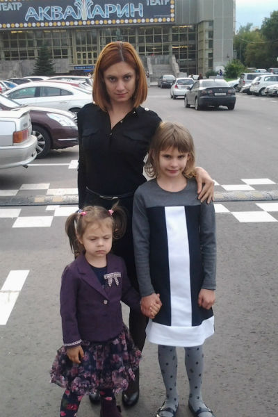 Карина с дочерьми Кристиной и Полиной