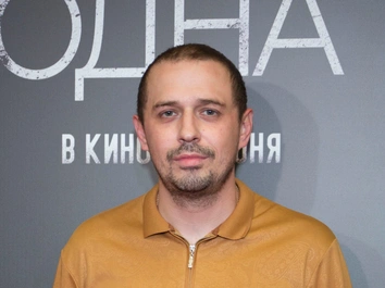 «Готовимся к бою»: Олег Верещагин будет драться с Сашей Стоуном из-за Вали Карна.val