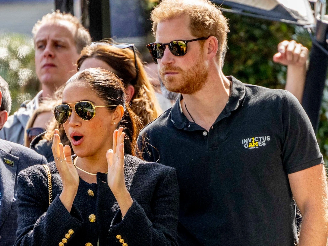 Принц Гарри и герцогиня Меган посещают прием, организованный городом Гаага и Министерством обороны Нидерландов в Zuiderpark, 16 апреля 2022 | marieclaire.ru