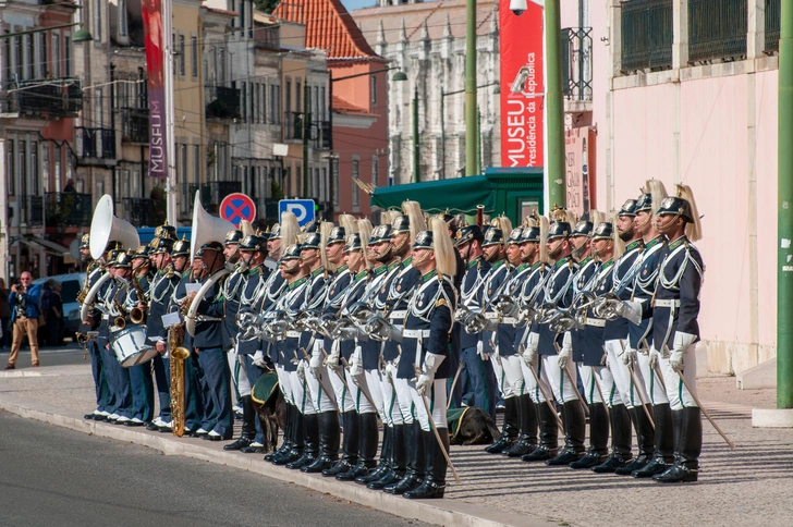 Драконы со спокойствием духа: форма португальских гвардейцев