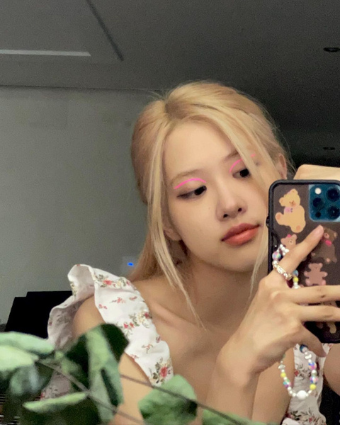 Тренды корейского макияжа 2022: 6 модных мейков Розэ из BLACKPINK
