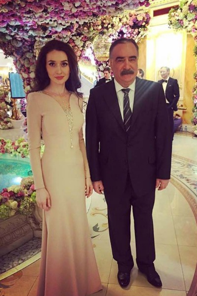 На свадьбе присутствовал первый президент Ингушетии Руслан Аушев