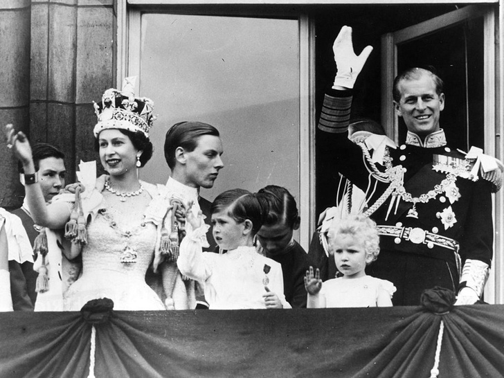 Опасные игры: как принц Чарльз едва не сорвал коронацию Елизаветы II