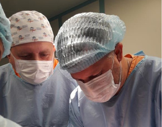 В Новосибирске хирурги удалили из легкого женщины случайно обнаруженную опухоль размером с кулак