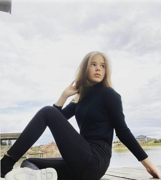 Серые глаза, русые косы: как выглядит 13-летняя дочь Александра Абдулова