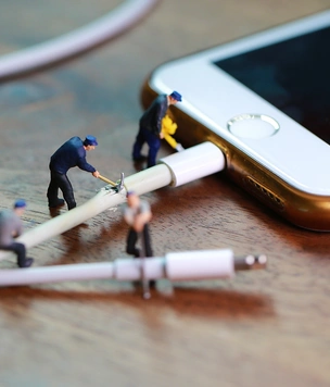 Дольше держит заряд и не виснет: рассказываем, как прокачать iPhone в домашних условиях