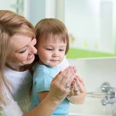 12 родительских хитростей, чтобы легко умыть, накормить и уложить спать ребенка