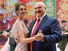 Что за студентка кружилась в вальсе с Александром Лукашенко на балу молодежи