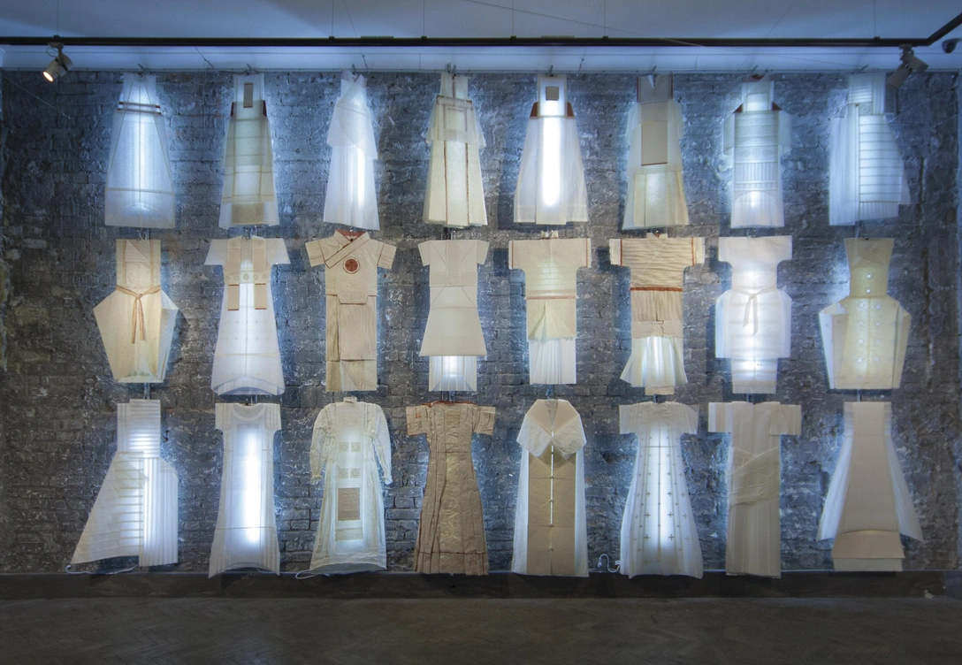 Татьяна Баданина. «Белые одежды. Посвящение». Выставка «ПроСвет», 2012 г. | Источник: Пресс-служба музея