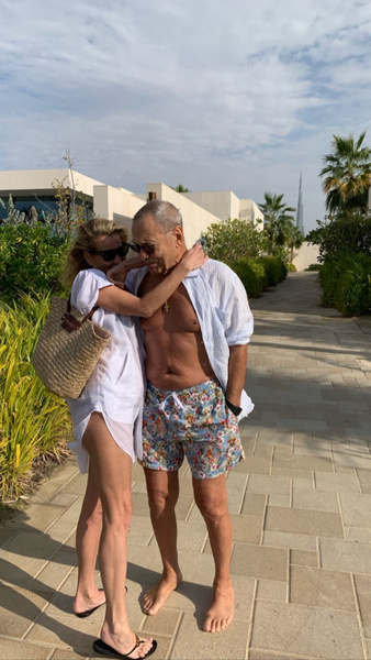 Фото №1 - Юлия Высоцкая показала, в какой пляжной форме находится ее 82-летний муж Андрей Кончаловский