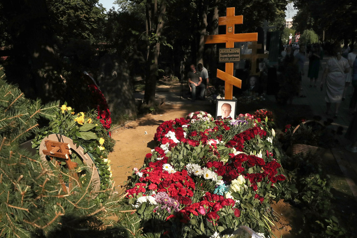 Владимира Меньшова похоронили на Новодевичьем кладбище: репортаж