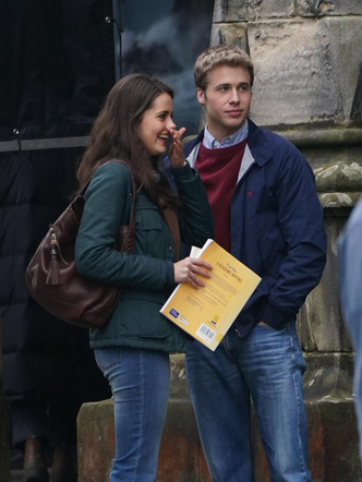Влюбленные подростки: как выглядят Кейт Миддлтон и принц Уильям в новой «Короне» (вы не отличите от оригинала)