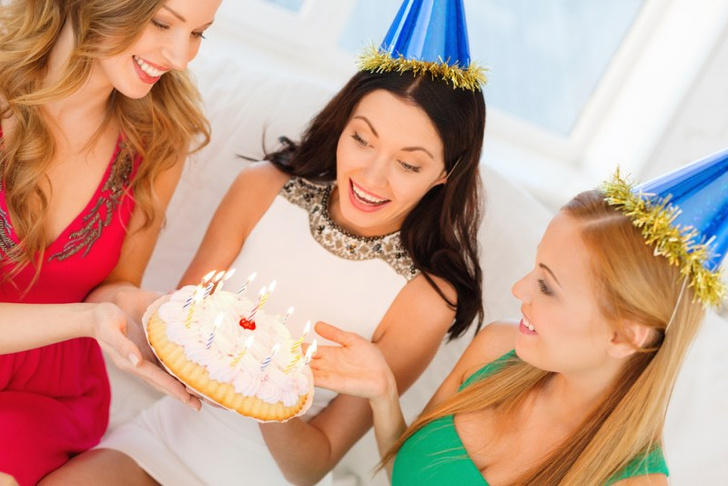 Как поздравить подругу с днем рождения