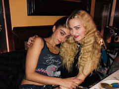 «Не забывай, кто ты»: Мадонна поздравила свою бунтарку-дочь с днем рождения