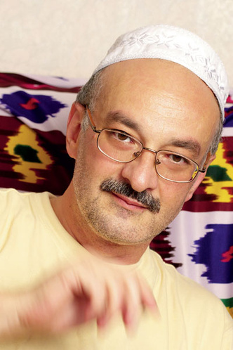 Сталик Ханкишиев – специалист по восточной кухне, автор книги «Казан, мангал и другие мужские удовольствия» (КоЛибри, 2006).
