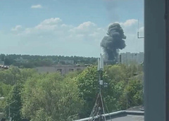 Гибель двух человек, поврежденные дома, горящие обломки. Кадры крушения Ми-8 и Су-34 в Брянской области