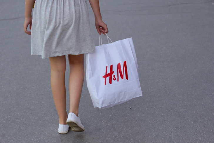 Москвичи готовы стоять в очереди часами, чтобы попасть на распродажу в H&M