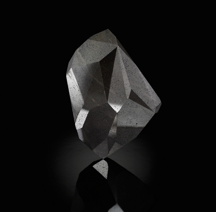 Фото №2 - Самый большой бриллиант в истории — «Энигма». Его называют пришельцем из космоса. Он черный и весит 555,55 карата